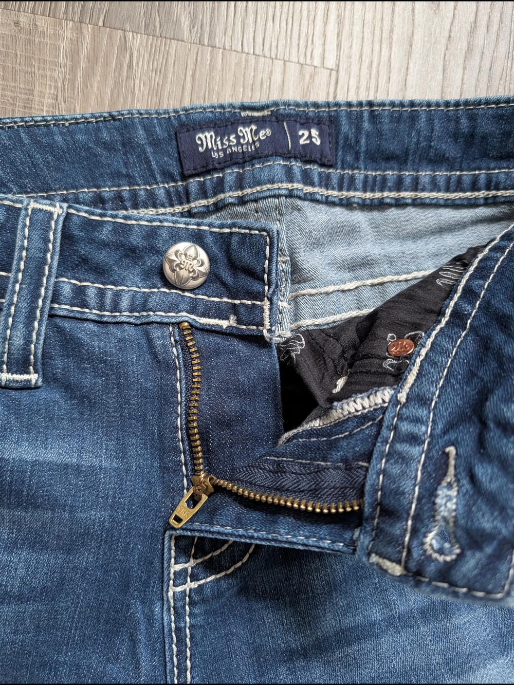 Miss Me Mid-Rise Straight Jeans Size 25 Embellished Pocket Stretch Denim - Picture 3 of 6